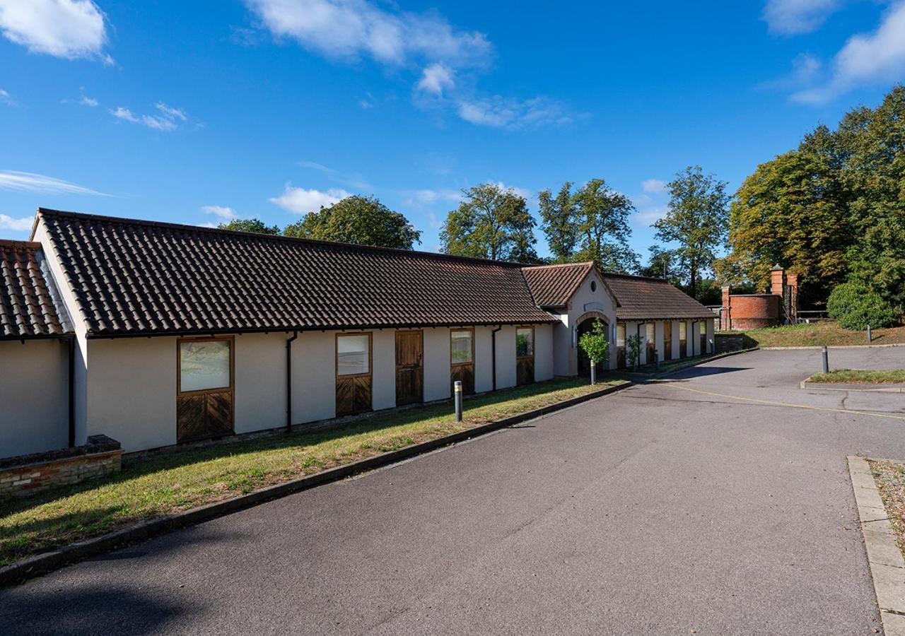 Hotel The Ridings At Theobalds Park Goff's Oak Exterior foto
